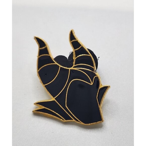 Disney Pin Trading Snow White Maleficent Crown Pin 2013 - Picture 1 of 3